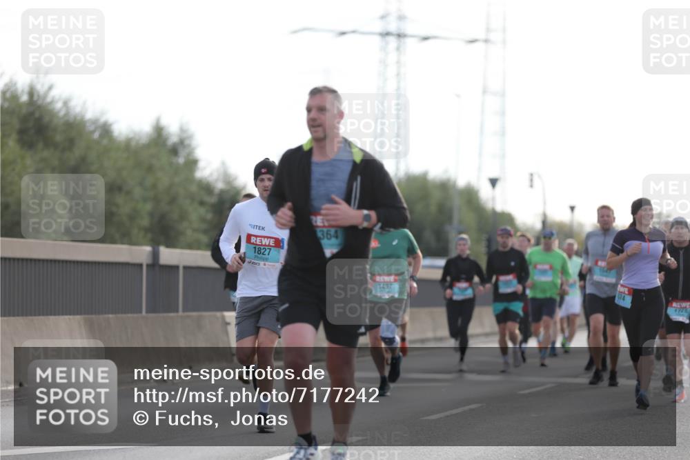 03.10.2024 - Köhlbrandbrückenlauf Fuchs,  Jonas http://msf.ph/oto/7177242 03.10.2024 09:14:43 Position 3 1827, 364, 1497, 74, 1728 meine-sportfotos.de