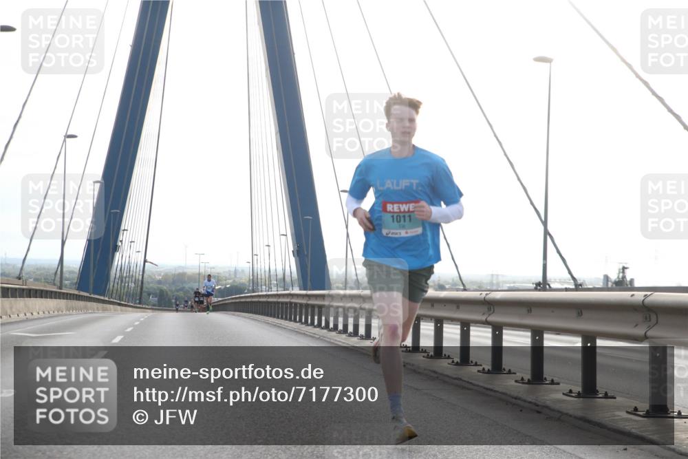03.10.2024 - Köhlbrandbrückenlauf Jannik Wohlers http://msf.ph/oto/7177300 03.10.2024 09:16:37 Position 1 1011 meine-sportfotos.de