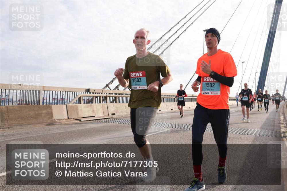 03.10.2024 - Köhlbrandbrückenlauf Matties Gatica Varas http://msf.ph/oto/7177305 03.10.2024 09:23:31 Position 2 1503, 1502 meine-sportfotos.de