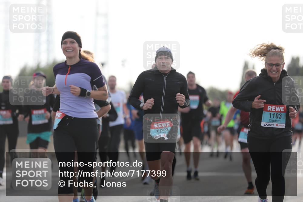 03.10.2024 - Köhlbrandbrückenlauf Fuchs,  Jonas http://msf.ph/oto/7177399 03.10.2024 09:14:46 Position 3 1728, 1103 meine-sportfotos.de