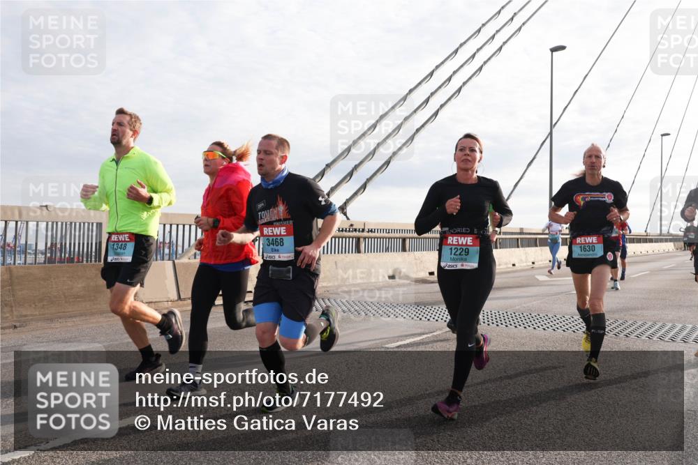 03.10.2024 - Köhlbrandbrückenlauf Matties Gatica Varas http://msf.ph/oto/7177492 03.10.2024 09:23:36 Position 2 1348, 2014, 3468, 1229, 1630 meine-sportfotos.de