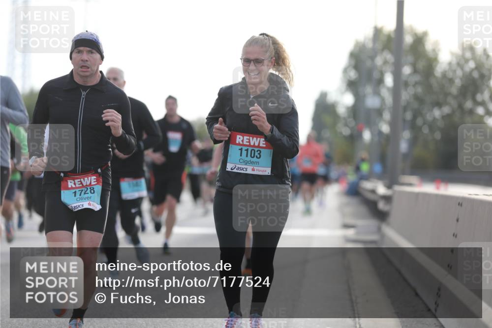 03.10.2024 - Köhlbrandbrückenlauf Fuchs,  Jonas http://msf.ph/oto/7177524 03.10.2024 09:14:48 Position 3 01, 1728, 1103 meine-sportfotos.de