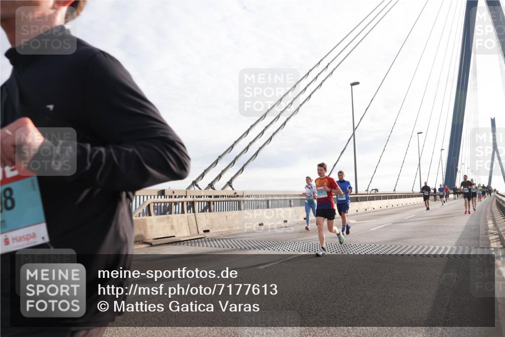 03.10.2024 - Köhlbrandbrückenlauf Matties Gatica Varas http://msf.ph/oto/7177613 03.10.2024 09:23:38 Position 2 18, 3737 meine-sportfotos.de