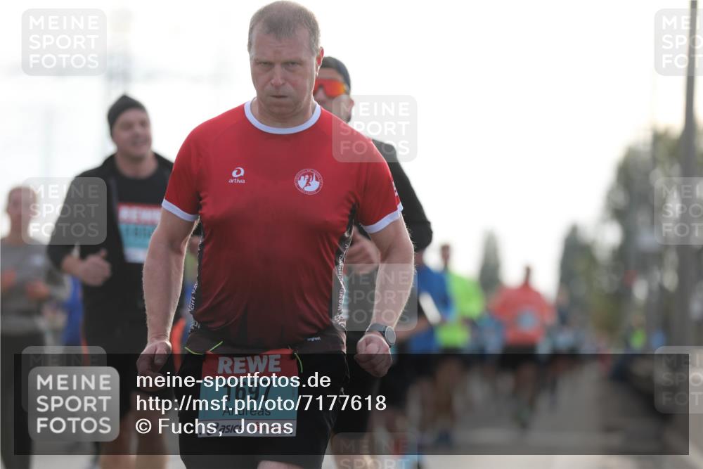 03.10.2024 - Köhlbrandbrückenlauf Fuchs,  Jonas http://msf.ph/oto/7177618 03.10.2024 09:14:51 Position 3 1697 meine-sportfotos.de
