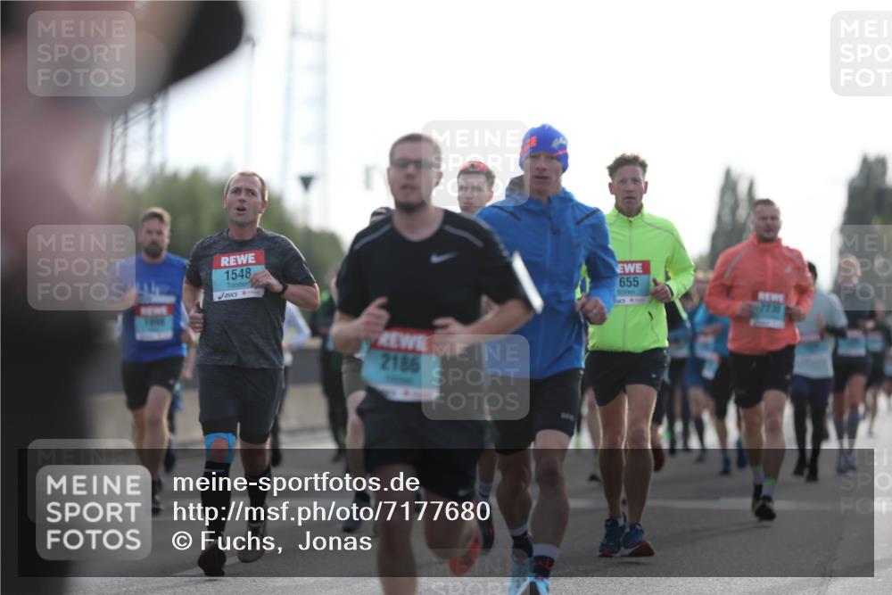 03.10.2024 - Köhlbrandbrückenlauf Fuchs,  Jonas http://msf.ph/oto/7177680 03.10.2024 09:14:53 Position 3 1548, 2186, 0, 655, 2230 meine-sportfotos.de