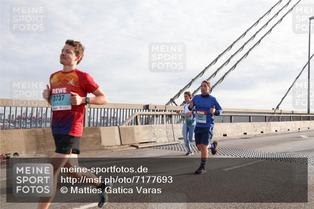 03.10.2024 - Köhlbrandbrückenlauf Matties Gatica Varas http://msf.ph/oto/7177693 03.10.2024 09:23:39 Position 2 3737, 1447 meine-sportfotos.de