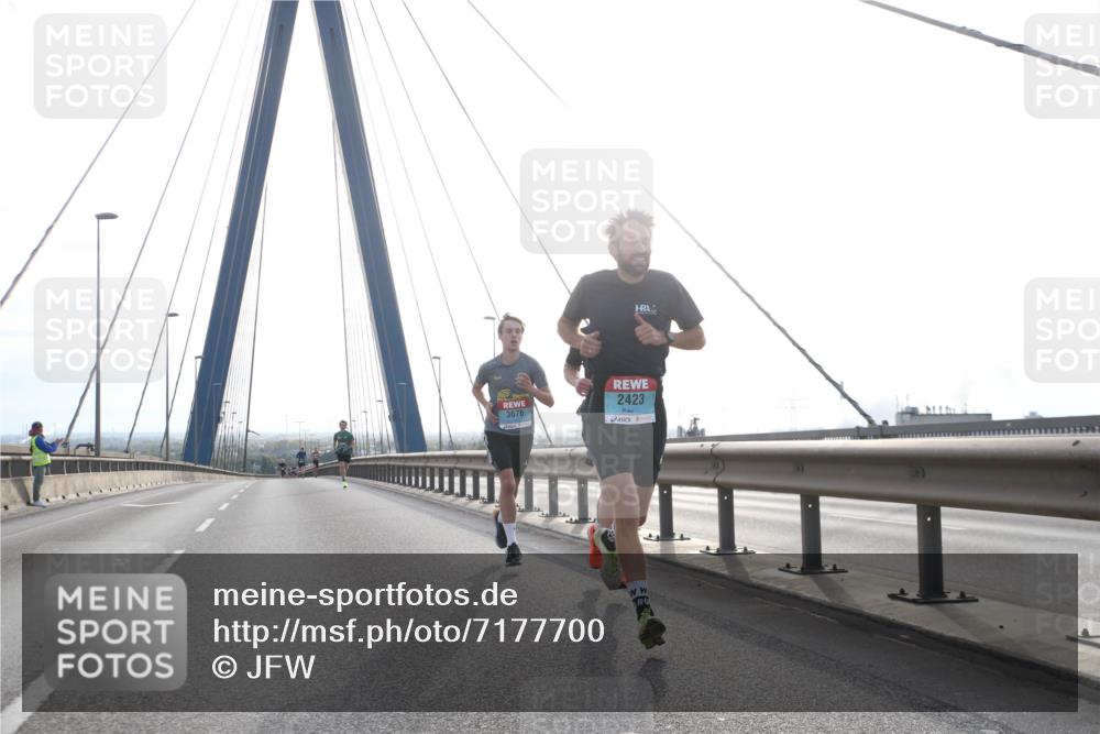 03.10.2024 - Köhlbrandbrückenlauf Jannik Wohlers http://msf.ph/oto/7177700 03.10.2024 09:16:59 Position 1 3676, 2423 meine-sportfotos.de