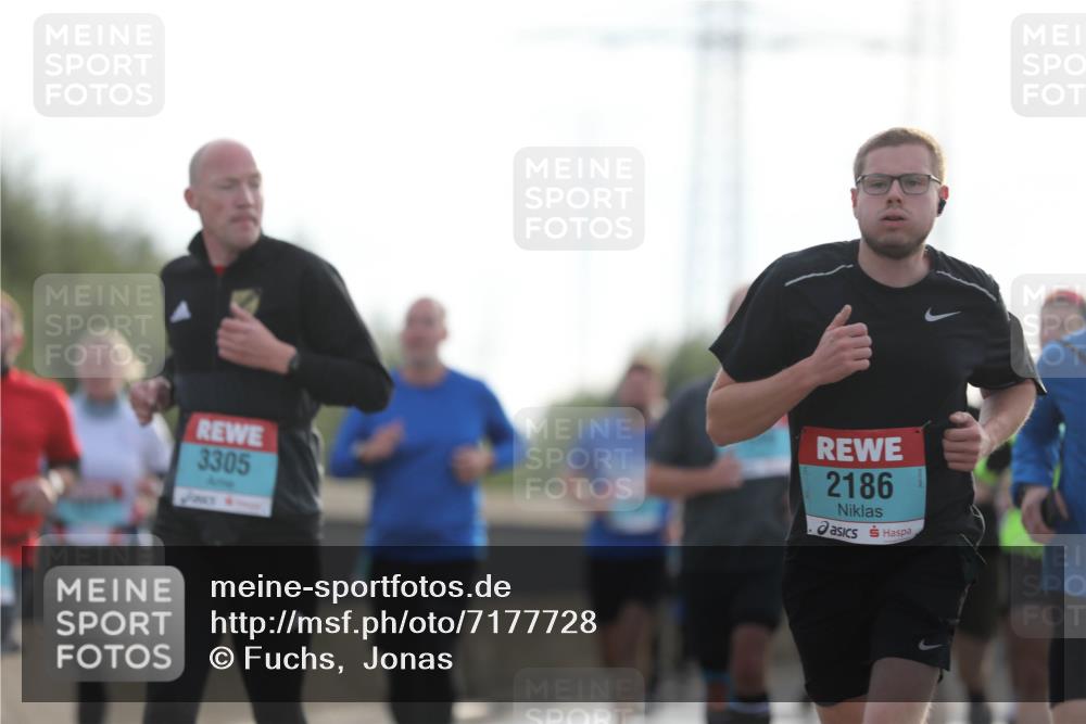 03.10.2024 - Köhlbrandbrückenlauf Fuchs,  Jonas http://msf.ph/oto/7177728 03.10.2024 09:14:53 Position 3 3305, 2186 meine-sportfotos.de