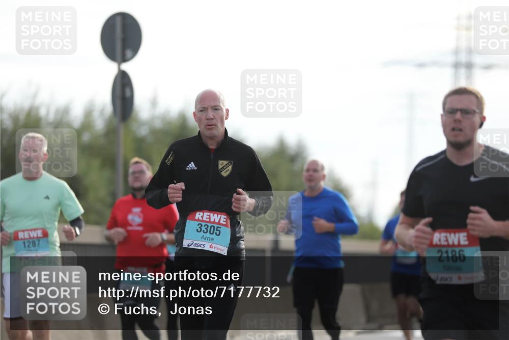 03.10.2024 - Köhlbrandbrückenlauf Fuchs,  Jonas http://msf.ph/oto/7177732 03.10.2024 09:14:54 Position 3 1287, 3305, 1956, 2186 meine-sportfotos.de