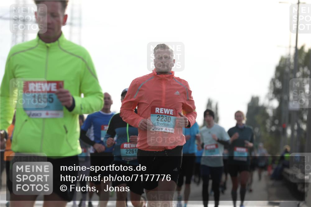 03.10.2024 - Köhlbrandbrückenlauf Fuchs,  Jonas http://msf.ph/oto/7177776 03.10.2024 09:14:57 Position 3 1655, 1942, 2261, 2230 meine-sportfotos.de