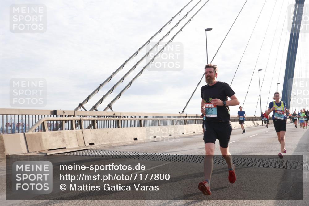 03.10.2024 - Köhlbrandbrückenlauf Matties Gatica Varas http://msf.ph/oto/7177800 03.10.2024 09:23:42 Position 2 1323, 1189 meine-sportfotos.de