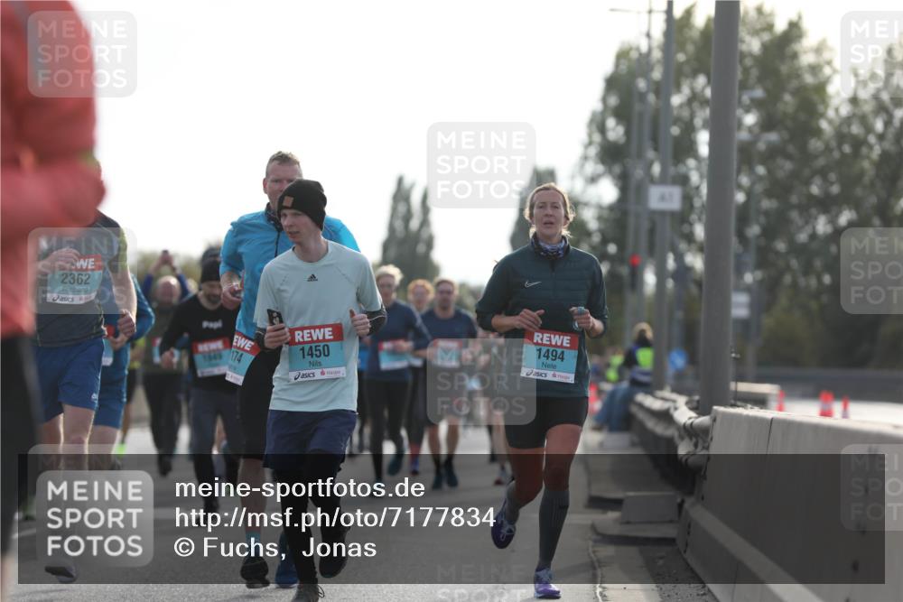 03.10.2024 - Köhlbrandbrückenlauf Fuchs,  Jonas http://msf.ph/oto/7177834 03.10.2024 09:14:58 Position 3 2362, 174, 1450, 1494 meine-sportfotos.de