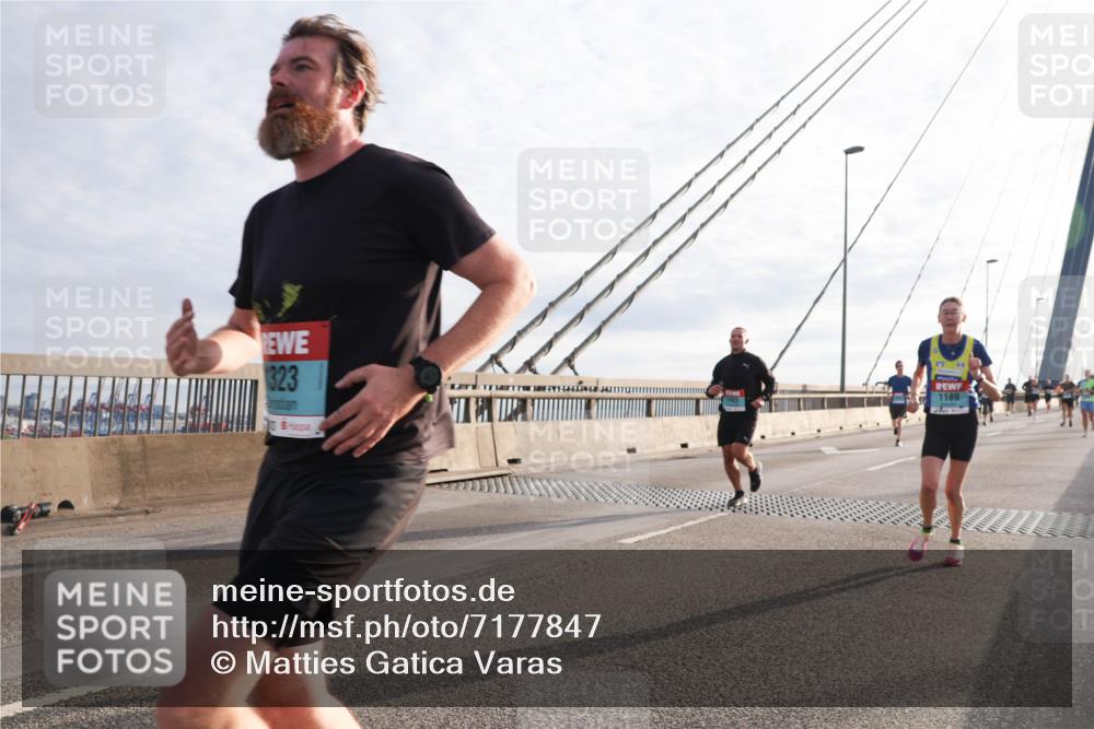 03.10.2024 - Köhlbrandbrückenlauf Matties Gatica Varas http://msf.ph/oto/7177847 03.10.2024 09:23:43 Position 2 323, 3, 1189 meine-sportfotos.de