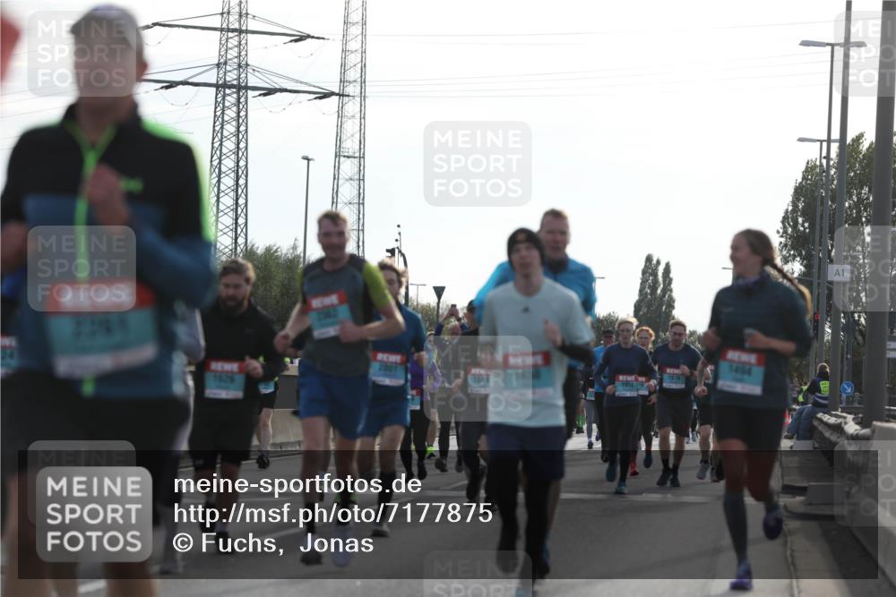 03.10.2024 - Köhlbrandbrückenlauf Fuchs,  Jonas http://msf.ph/oto/7177875 03.10.2024 09:15:00 Position 3 1626, 2001, 1430, 1976, 1849, 1950, 79, 5454, 1 meine-sportfotos.de