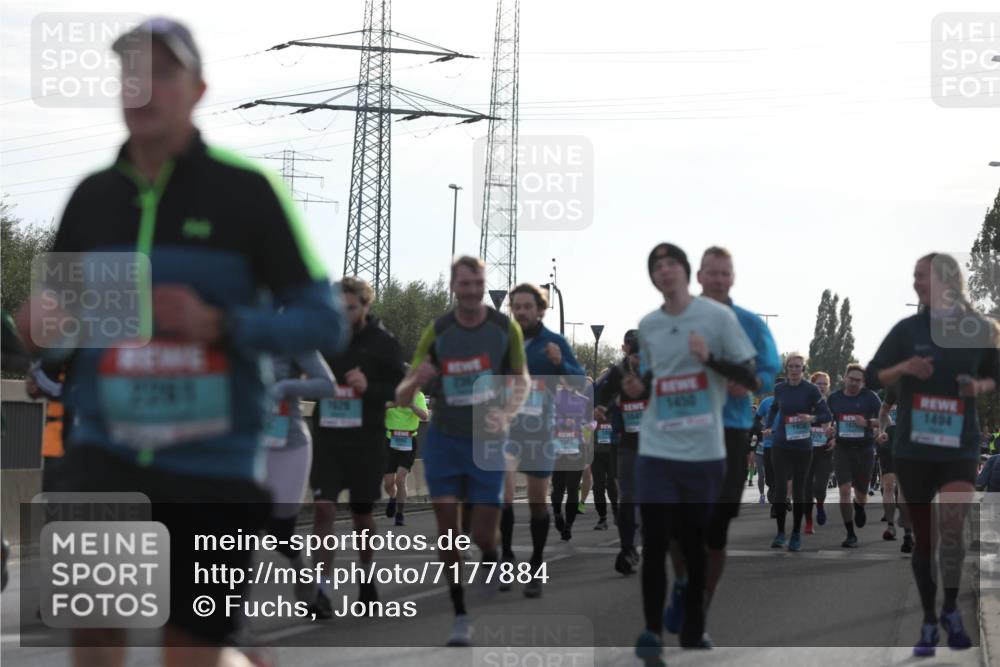 03.10.2024 - Köhlbrandbrückenlauf Fuchs,  Jonas http://msf.ph/oto/7177884 03.10.2024 09:15:00 Position 3 1840, 1450, 1494, 1560 meine-sportfotos.de