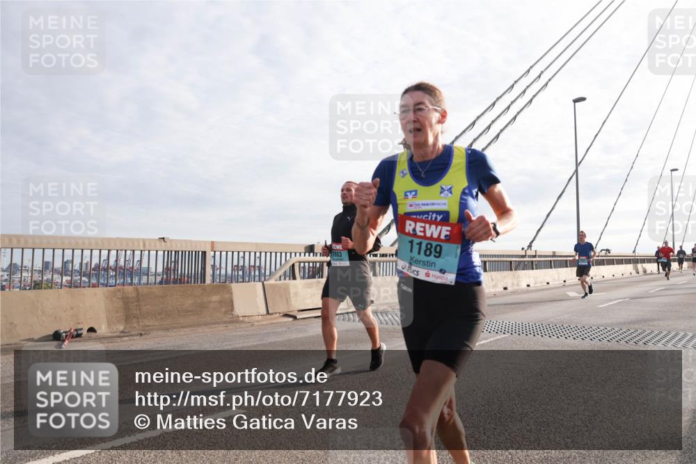 03.10.2024 - Köhlbrandbrückenlauf Matties Gatica Varas http://msf.ph/oto/7177923 03.10.2024 09:23:44 Position 2 1983, 1189 meine-sportfotos.de