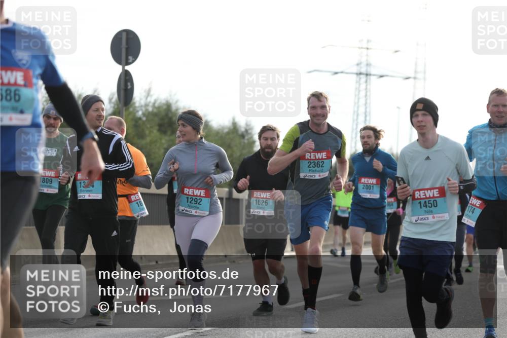 03.10.2024 - Köhlbrandbrückenlauf Fuchs,  Jonas http://msf.ph/oto/7177967 03.10.2024 09:15:01 Position 3 586, 1809, 1324, 18, 1292, 1626, 2362, 2001, 1450, 174 meine-sportfotos.de