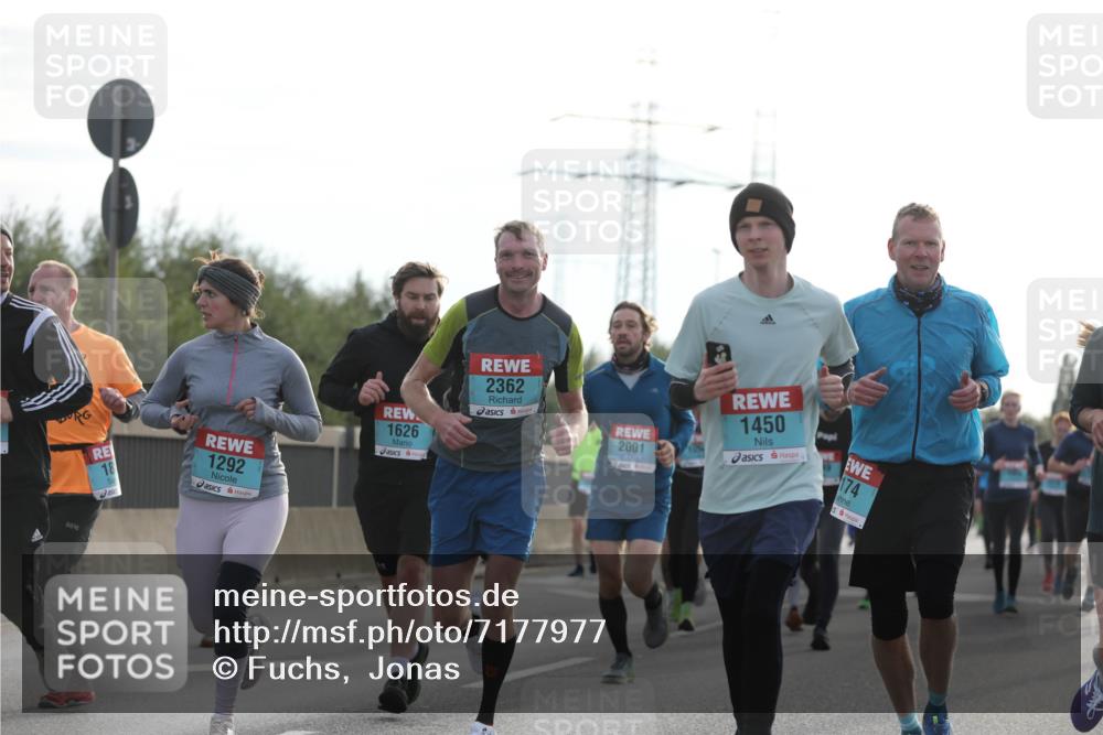 03.10.2024 - Köhlbrandbrückenlauf Fuchs,  Jonas http://msf.ph/oto/7177977 03.10.2024 09:15:01 Position 3 18, 1292, 2362, 1626, 2001, 1450, 174 meine-sportfotos.de