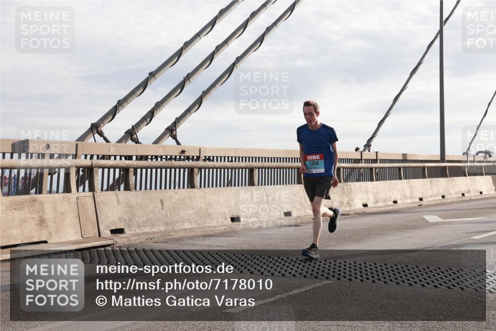 03.10.2024 - Köhlbrandbrückenlauf Matties Gatica Varas http://msf.ph/oto/7178010 03.10.2024 09:23:46 Position 2  meine-sportfotos.de