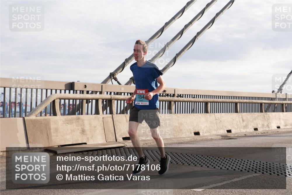 03.10.2024 - Köhlbrandbrückenlauf Matties Gatica Varas http://msf.ph/oto/7178106 03.10.2024 09:23:47 Position 2 1354 meine-sportfotos.de