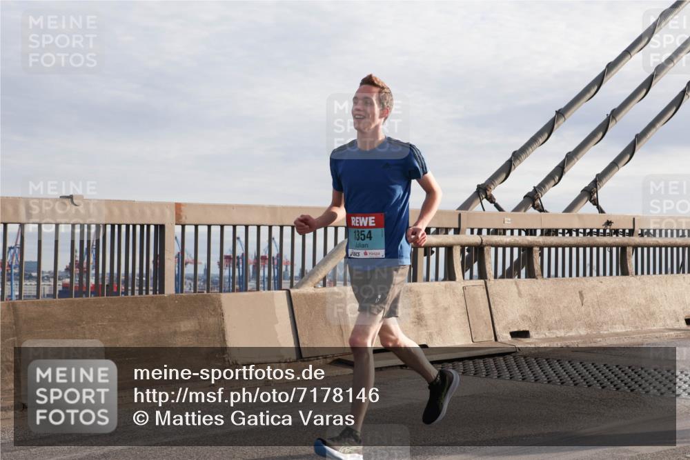 03.10.2024 - Köhlbrandbrückenlauf Matties Gatica Varas http://msf.ph/oto/7178146 03.10.2024 09:23:47 Position 2 1354 meine-sportfotos.de