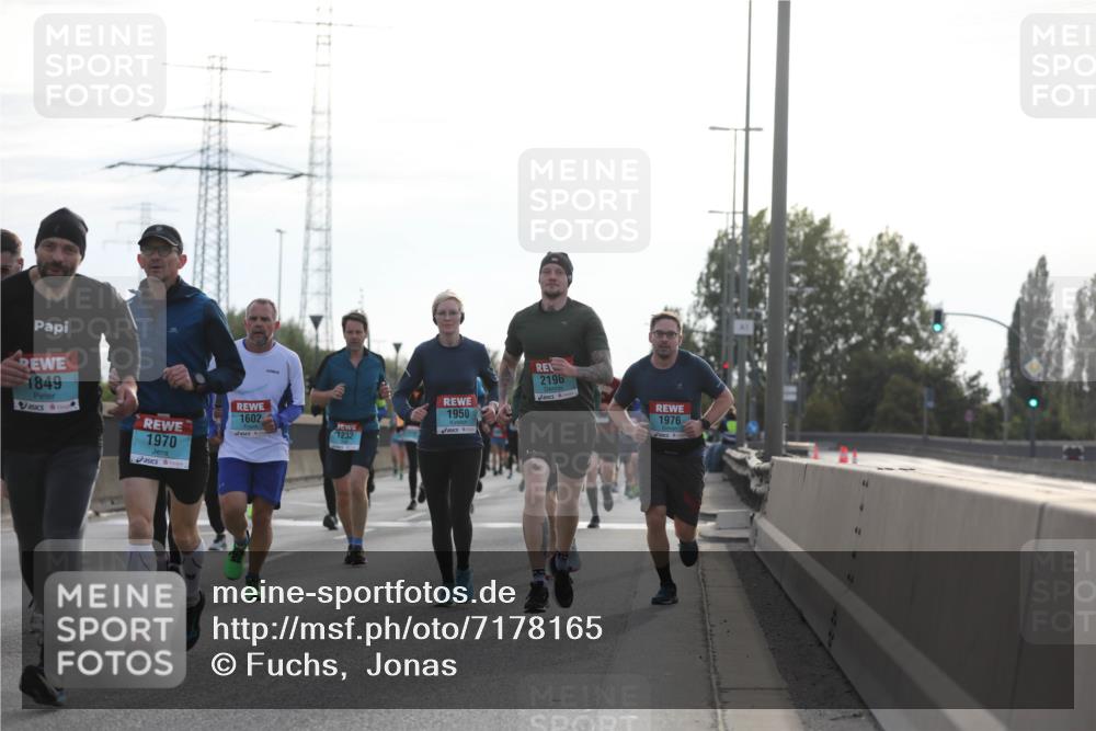 03.10.2024 - Köhlbrandbrückenlauf Fuchs,  Jonas http://msf.ph/oto/7178165 03.10.2024 09:15:05 Position 3 1849, 1970, 1602, 1232, 2196, 1950, 1976 meine-sportfotos.de