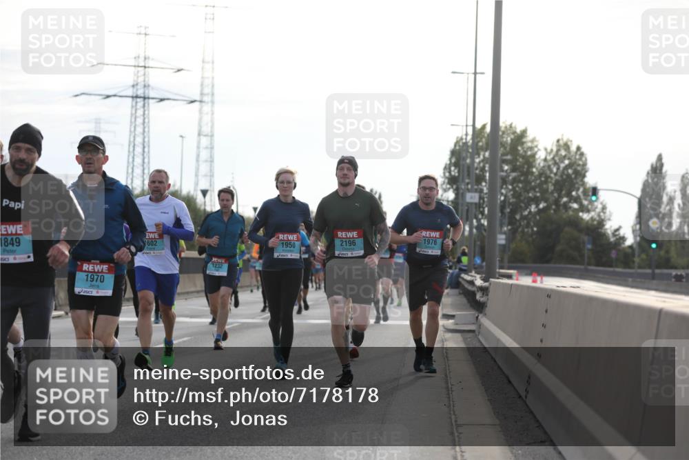 03.10.2024 - Köhlbrandbrückenlauf Fuchs,  Jonas http://msf.ph/oto/7178178 03.10.2024 09:15:05 Position 3 1849, 1970, 1602, 1232, 1950, 2196, 1976 meine-sportfotos.de