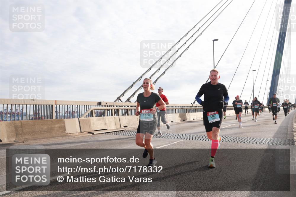 03.10.2024 - Köhlbrandbrückenlauf Matties Gatica Varas http://msf.ph/oto/7178332 03.10.2024 09:23:50 Position 2 1370, 1487 meine-sportfotos.de