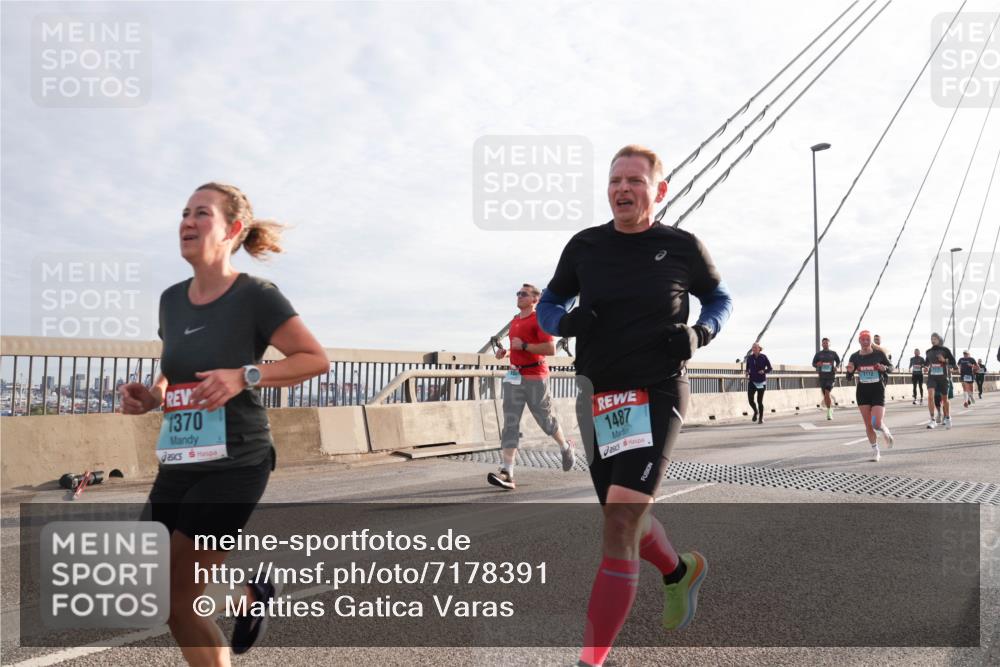 03.10.2024 - Köhlbrandbrückenlauf Matties Gatica Varas http://msf.ph/oto/7178391 03.10.2024 09:23:51 Position 2 1370, 1487, 1112 meine-sportfotos.de