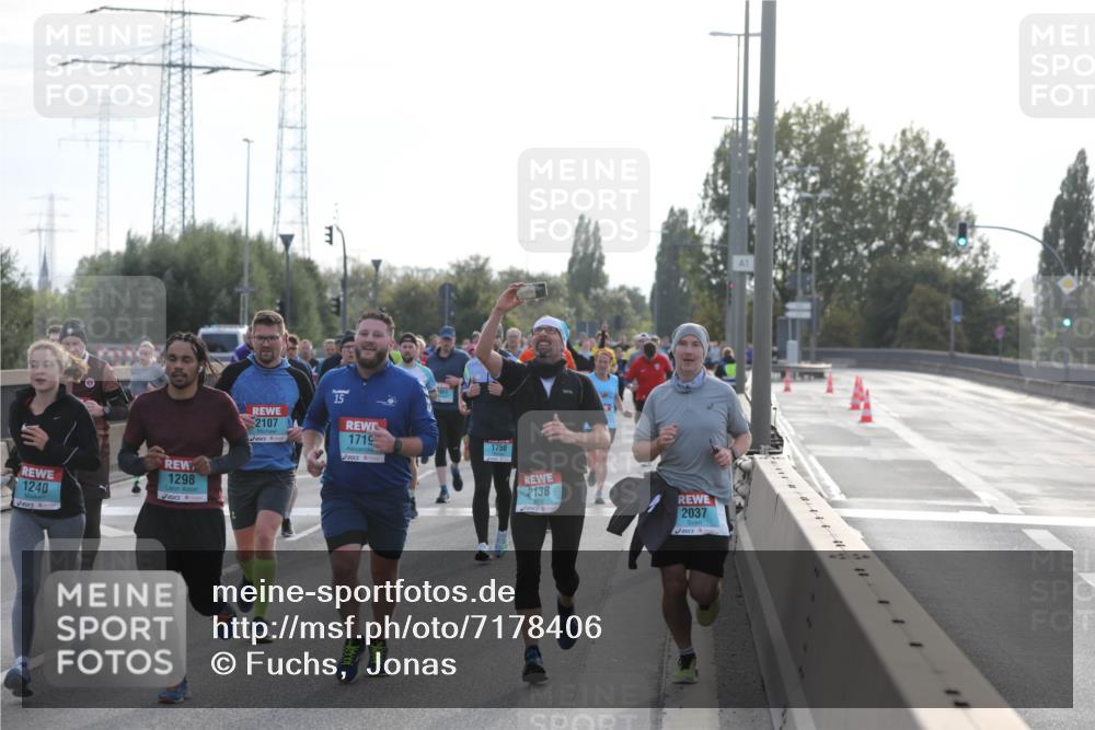 03.10.2024 - Köhlbrandbrückenlauf Fuchs,  Jonas http://msf.ph/oto/7178406 03.10.2024 09:15:14 Position 3 1240, 1298, 2107, 15, 1719, 1750, 2138, 2037 meine-sportfotos.de