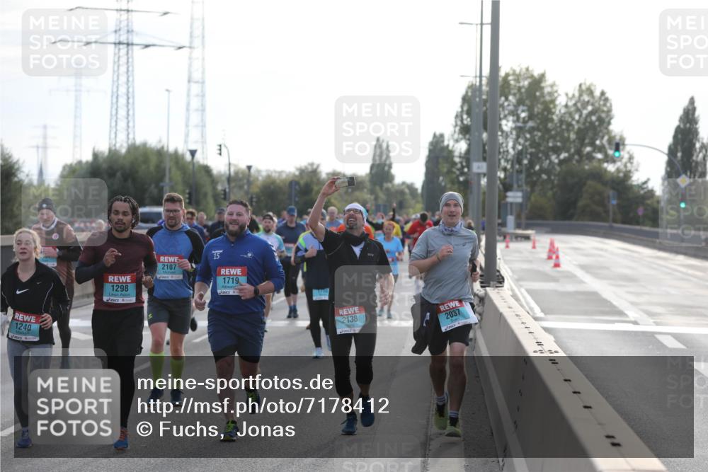 03.10.2024 - Köhlbrandbrückenlauf Fuchs,  Jonas http://msf.ph/oto/7178412 03.10.2024 09:15:15 Position 3 1240, 1298, 2107, 15, 1719, 1750, 2138, 2037 meine-sportfotos.de