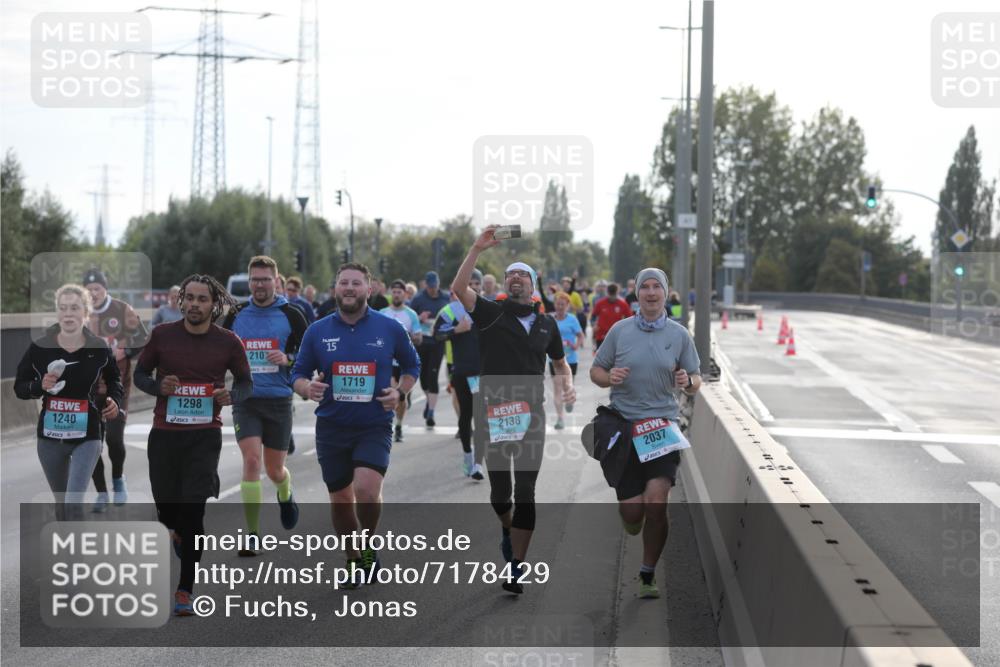 03.10.2024 - Köhlbrandbrückenlauf Fuchs,  Jonas http://msf.ph/oto/7178429 03.10.2024 09:15:15 Position 3 1240, 1298, 210, 14, 15, 1719, 2138, 2037 meine-sportfotos.de
