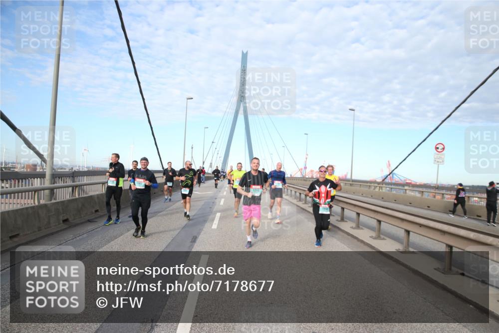 03.10.2024 - Köhlbrandbrückenlauf Jannik Wohlers http://msf.ph/oto/7178677 03.10.2024 09:43:12 Position 2 1387, 1211, 1984 meine-sportfotos.de