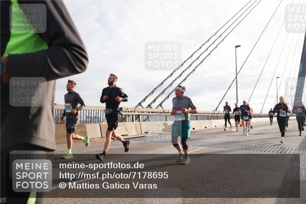 03.10.2024 - Köhlbrandbrückenlauf Matties Gatica Varas http://msf.ph/oto/7178695 03.10.2024 09:23:55 Position 2 1314, 1321, 1538 meine-sportfotos.de