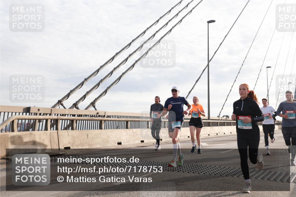03.10.2024 - Köhlbrandbrückenlauf Matties Gatica Varas http://msf.ph/oto/7178753 03.10.2024 09:23:56 Position 2 002, 2004, 15, 1920, 1261 meine-sportfotos.de
