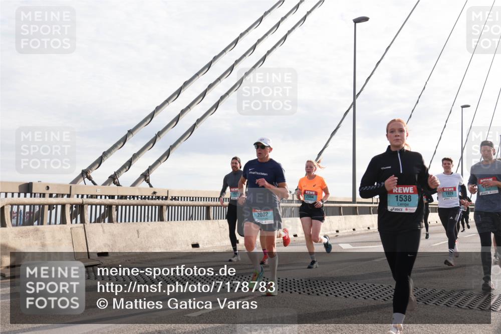 03.10.2024 - Köhlbrandbrückenlauf Matties Gatica Varas http://msf.ph/oto/7178783 03.10.2024 09:23:56 Position 2 1026, 2002, 2004, 1538, 1920 meine-sportfotos.de