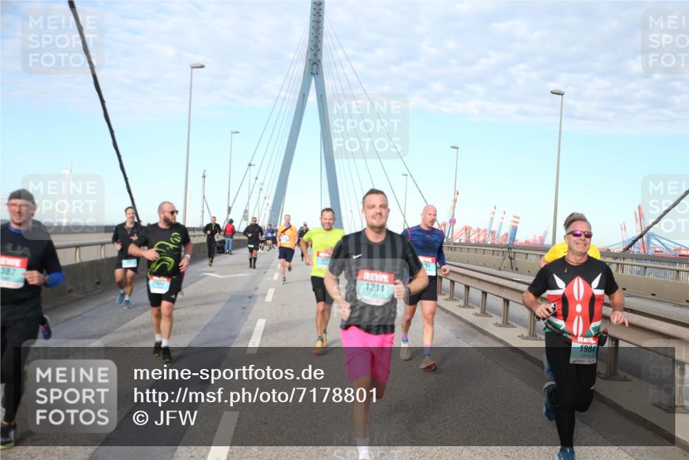 03.10.2024 - Köhlbrandbrückenlauf Jannik Wohlers http://msf.ph/oto/7178801 03.10.2024 09:43:13 Position 2 387, 2484, 1277, 1211, 297, 1984 meine-sportfotos.de
