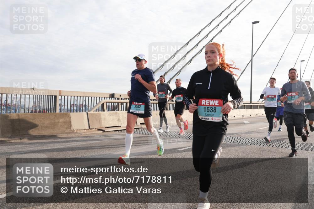 03.10.2024 - Köhlbrandbrückenlauf Matties Gatica Varas http://msf.ph/oto/7178811 03.10.2024 09:23:57 Position 2 2002, 1026, 1415, 1538, 1920, 1261, 1102 meine-sportfotos.de