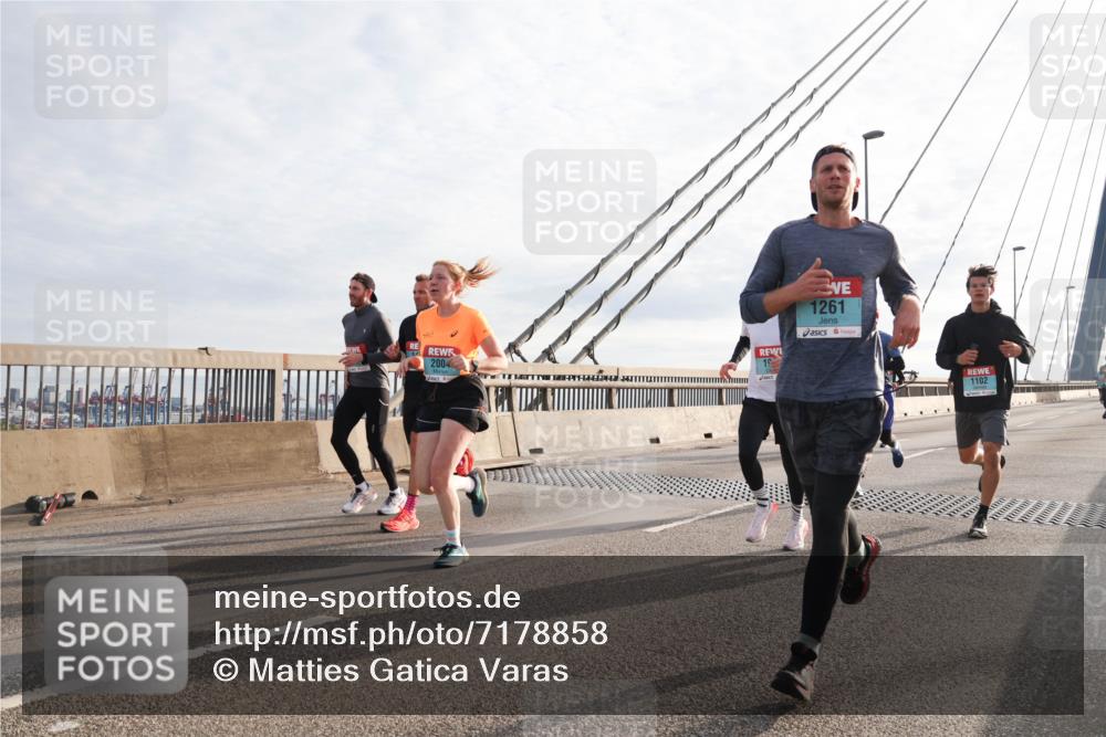 03.10.2024 - Köhlbrandbrückenlauf Matties Gatica Varas http://msf.ph/oto/7178858 03.10.2024 09:23:58 Position 2 2004, 1261, 19, 1102 meine-sportfotos.de