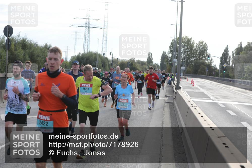 03.10.2024 - Köhlbrandbrückenlauf Fuchs,  Jonas http://msf.ph/oto/7178926 03.10.2024 09:15:21 Position 3 2422, 1561, 1721 meine-sportfotos.de