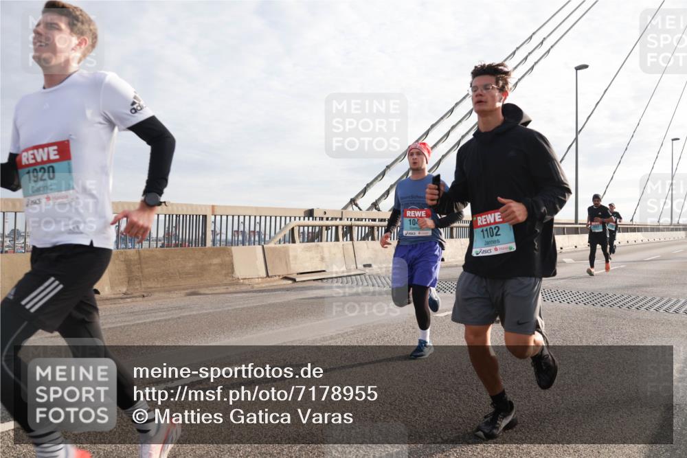 03.10.2024 - Köhlbrandbrückenlauf Matties Gatica Varas http://msf.ph/oto/7178955 03.10.2024 09:23:59 Position 2 1920, 10, 1102 meine-sportfotos.de