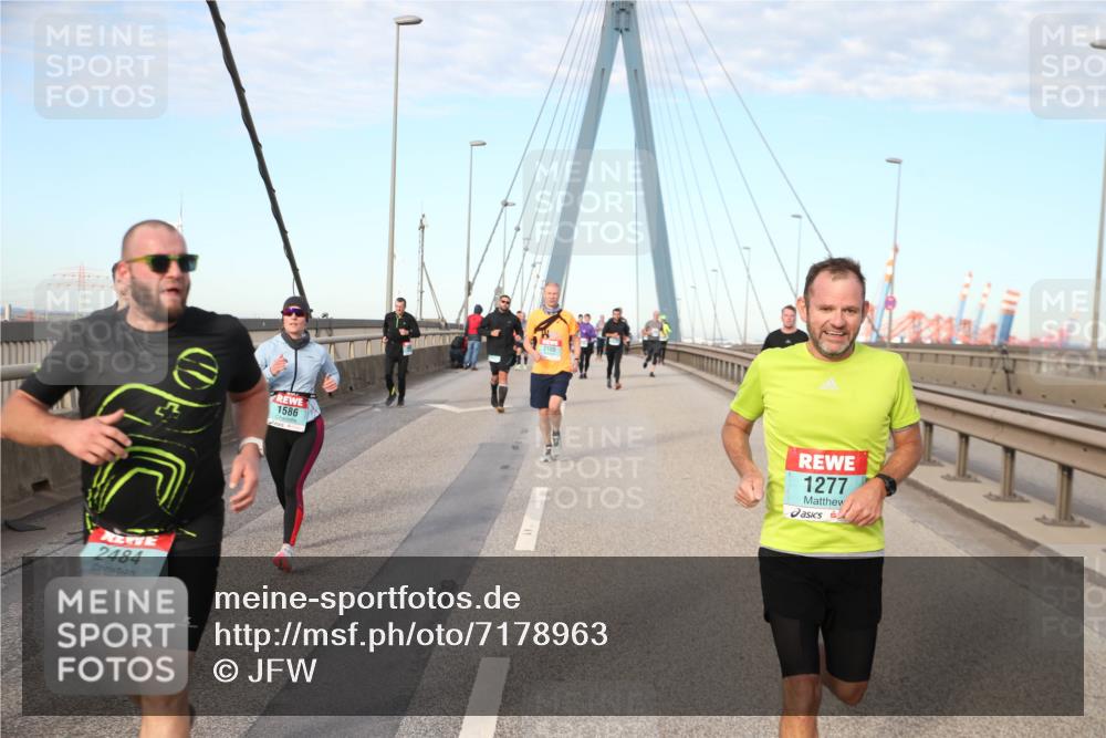 03.10.2024 - Köhlbrandbrückenlauf Jannik Wohlers http://msf.ph/oto/7178963 03.10.2024 09:43:15 Position 2 2484, 1586, 1277 meine-sportfotos.de