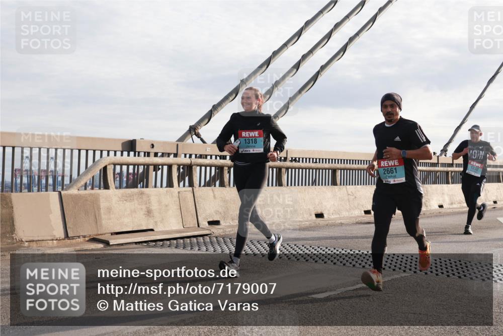 03.10.2024 - Köhlbrandbrückenlauf Matties Gatica Varas http://msf.ph/oto/7179007 03.10.2024 09:24:01 Position 2 1318, 2661, 1262 meine-sportfotos.de