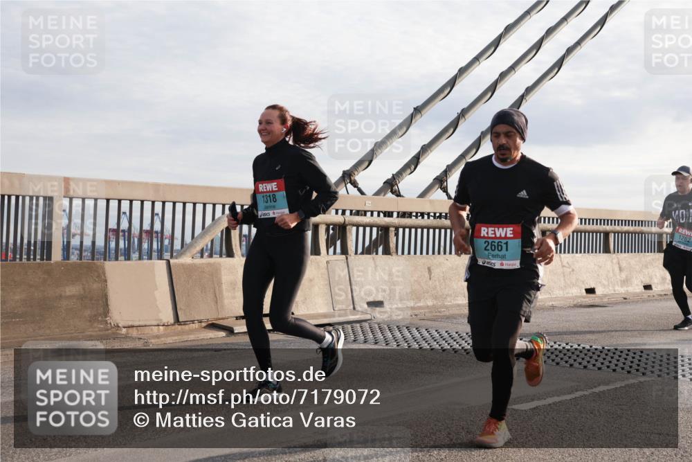 03.10.2024 - Köhlbrandbrückenlauf Matties Gatica Varas http://msf.ph/oto/7179072 03.10.2024 09:24:01 Position 2 1318, 2661, 1262 meine-sportfotos.de