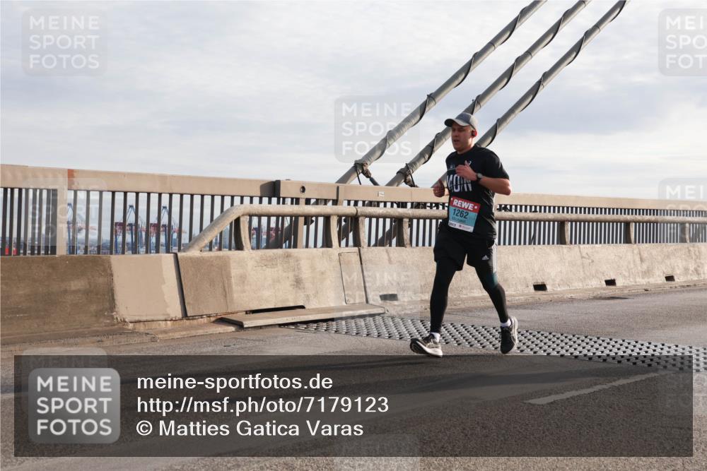 03.10.2024 - Köhlbrandbrückenlauf Matties Gatica Varas http://msf.ph/oto/7179123 03.10.2024 09:24:02 Position 2 1262 meine-sportfotos.de