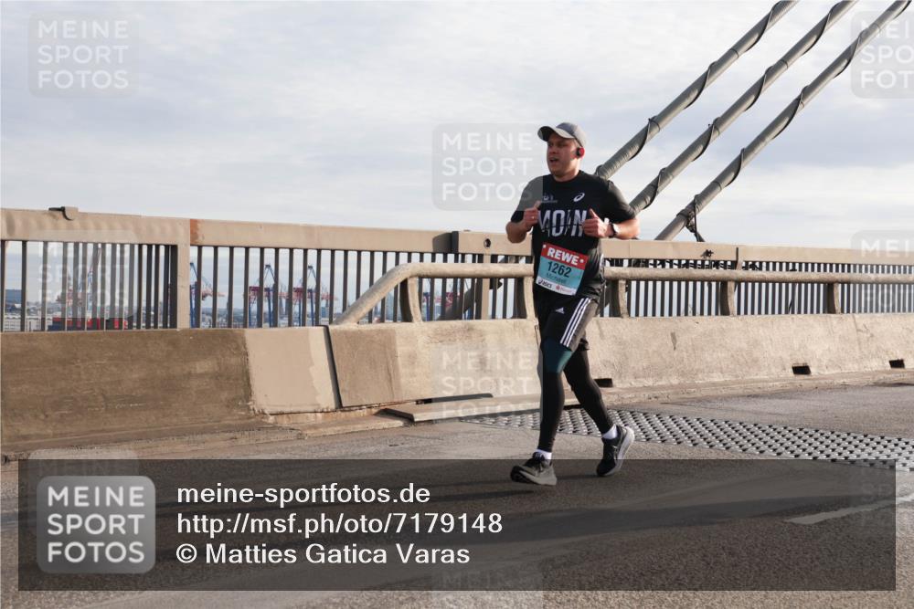 03.10.2024 - Köhlbrandbrückenlauf Matties Gatica Varas http://msf.ph/oto/7179148 03.10.2024 09:24:03 Position 2 1262 meine-sportfotos.de