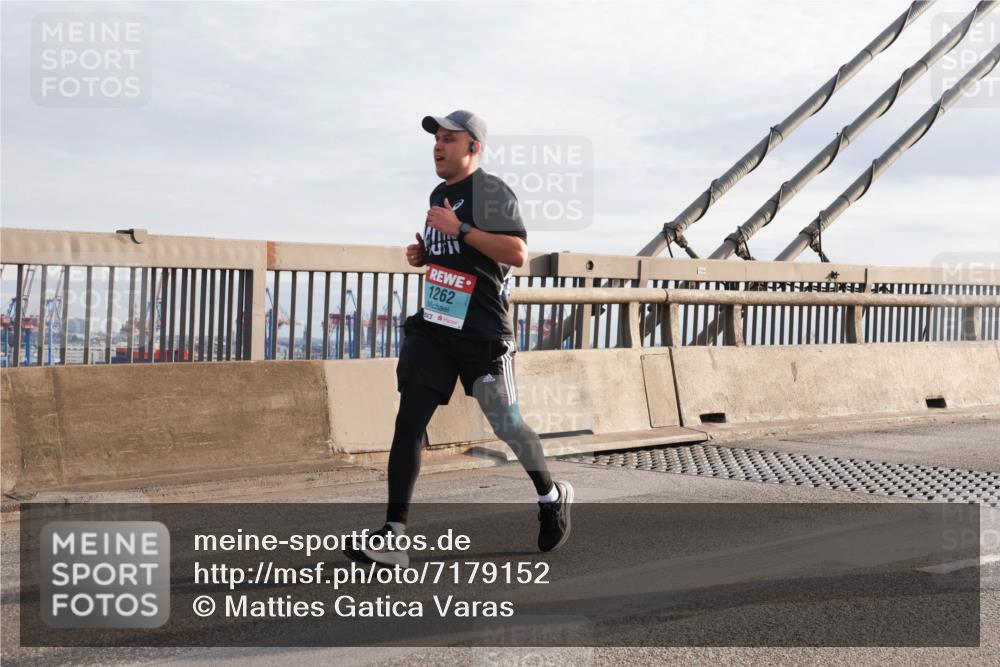03.10.2024 - Köhlbrandbrückenlauf Matties Gatica Varas http://msf.ph/oto/7179152 03.10.2024 09:24:03 Position 2 1262 meine-sportfotos.de