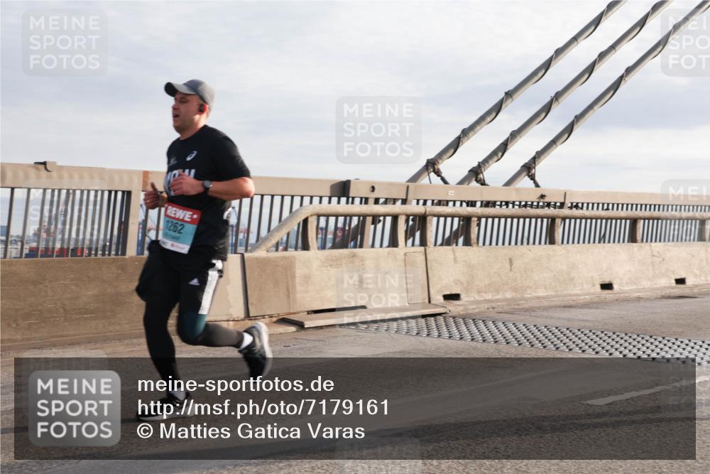03.10.2024 - Köhlbrandbrückenlauf Matties Gatica Varas http://msf.ph/oto/7179161 03.10.2024 09:24:03 Position 2 1262 meine-sportfotos.de
