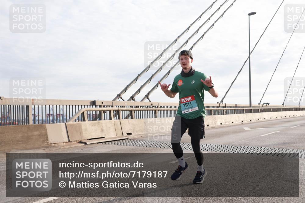 03.10.2024 - Köhlbrandbrückenlauf Matties Gatica Varas http://msf.ph/oto/7179187 03.10.2024 09:24:04 Position 2 1911 meine-sportfotos.de