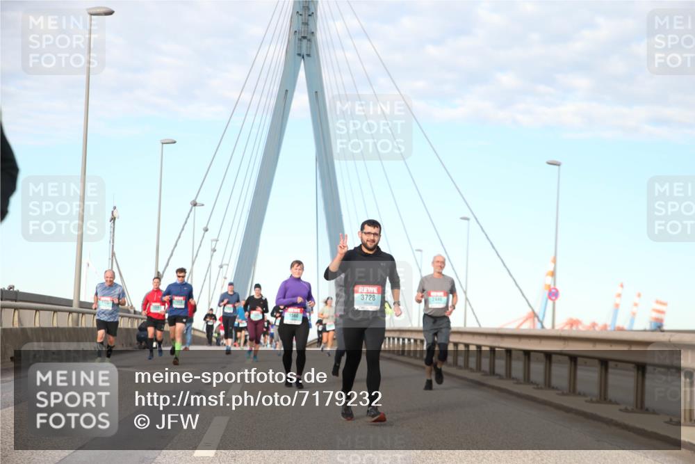 03.10.2024 - Köhlbrandbrückenlauf Jannik Wohlers http://msf.ph/oto/7179232 03.10.2024 09:43:20 Position 2 1910, 1560, 3728, 2446 meine-sportfotos.de